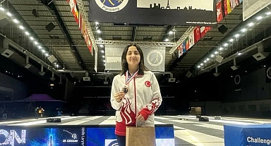 Milli eskrimci Ada Küfeciler, Fransa'da bronz madalya kazandı