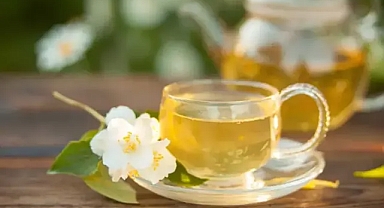 Tek başına antioksidan deposu! Çinliler bardak bardak içiyor: 2 dakikada vücudu dipçik gibi yapıyor