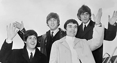 The Beatles üyelerinin hayatı film oluyor: Oscar'lı yönetmen 4 ayrı film çekecek