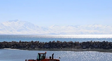 Van Gölü'ndeki korkutan buharlaşma: 