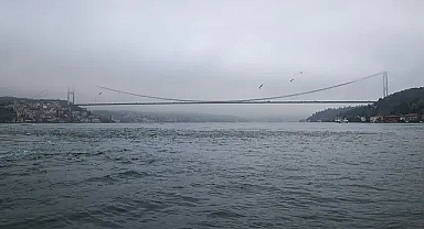 İstanbul'da gemi trafiği askıya alındı, bazı vapur seferleri iptal edildi