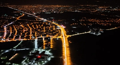 Tatilciler, kilit noktada kilometrelerce araç kuyruğu oluşturdu