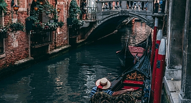 Venedik'e günübirlik gelen turistlerden giriş ücreti alınması uygulaması başladı