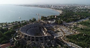 Side Antik Kenti'nde Kalliope Mozaikleri: Mitolojik Bir Keşif!