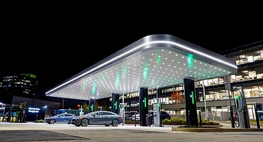 Daha fazla kahve, daha az karbon: Starbucks'ın EV sürücülerine yönelik stratejisinin iç yüzü