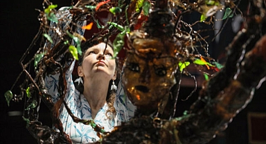 Plastik atıkları heykele dönüştürüyor