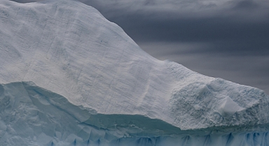Dünyanın en büyük buz dağı 