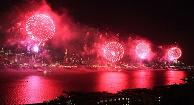 Havai fişek gösterileri sadece havayı değil toprağı ve suyu da kirletiyor.