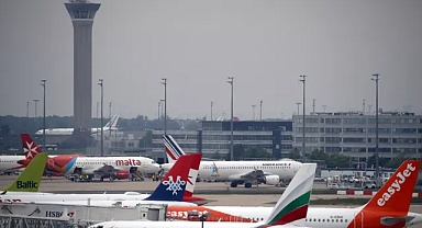 Macaristan, havacılık yakıt vergisini 2049'a kadar ertelemeyi öneren 'absürt' teklif nedeniyle eleştirildi