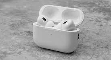 Apple'ın yeni AirPods özelliği işitme kaybı olan kişilere nasıl yardımcı olabilir?