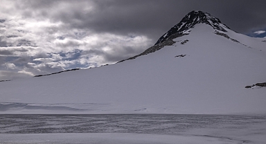 Buzulların erimesi mikro depremlerin sıklığını artırıyor
