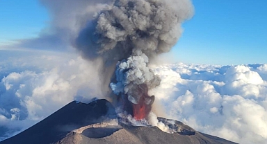Volkan patlamaları depremleri ve buzul erimelerini tetikleyebilir.