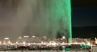 Cenevre'nin simgesi su fıskiyesi Sıfır Atık Günü'nde yeşil renkle aydınlatıldı