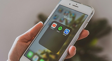 Müziği indirmeyip akışta dinlemek yüksek karbon emisyonuna neden oluyor.