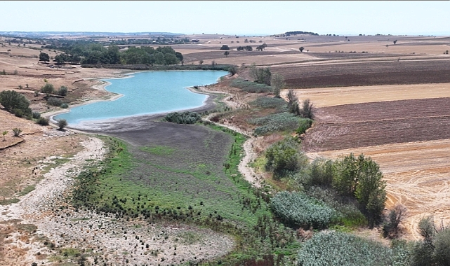 Edirne'deki Korucuköy Göleti'nin su seviyesi kuraklık nedeniyle azaldı.