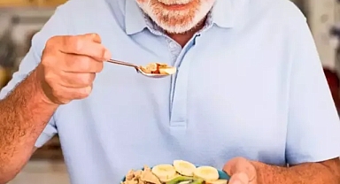 ERKEKLERE DOST BESİNLER: YUMURTA, KABAK ÇEKİRDEĞİ, SOMON, AVOKADO, ORMAN MEYVELERİ