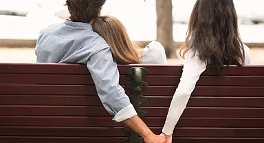 İki Kişiye Aynı Anda Aşk Mümkün Mü?