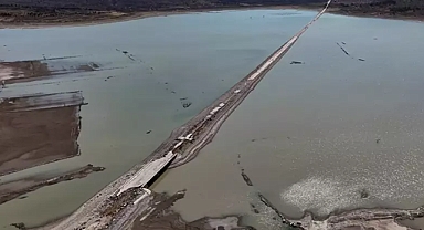 İzmir’de Kuraklık Nedeniyle Barajdaki Yol Ortaya Çıktı
