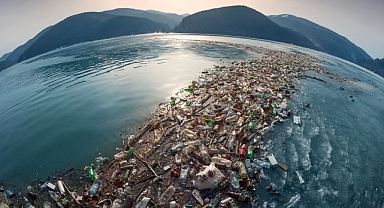 Pasifik Okyanusu’nda Büyüyen Tehdit: Plastik Atıklar İnsan Sağlığını da Tehlikeye Atıyor