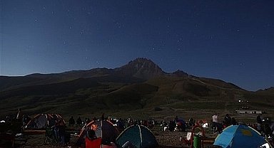 Perseid Meteor Yağmuru Türkiye'nin Pek Çok Noktasında Gökyüzünü Aydınlattı