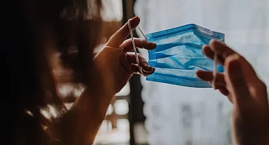 Solunum yolu enfeksiyonlarındaki artış neye işaret ediyor? Koronavirüs geri mi döndü? Göğüs Hastalıkları Uzmanı Prof. Dr. Tevfik Özlü yanıtladı