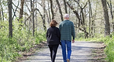 Alzheimer hastalığını yavaşlatmaya yardımcı olabilecek günlük adım sayısı