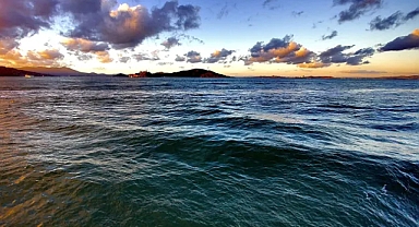 Pasifik derinliklerinde Dünya kabuğu parçalanıyor: Araştırma