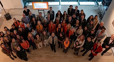 Suzanne Lacy’nin 'Birlikte' sergisi dijital şiddete dikkat çekti