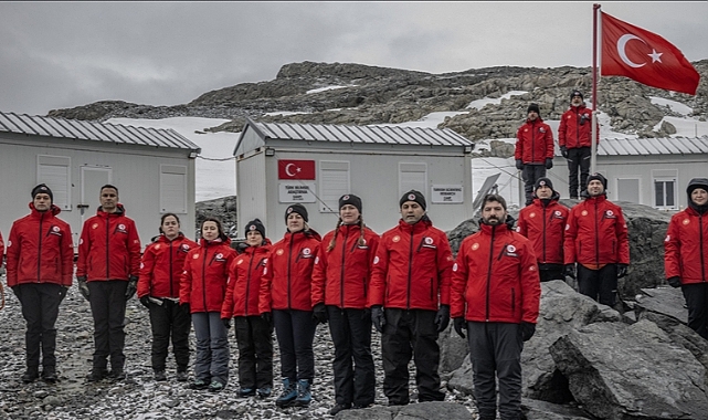 Türk bilim insanları 10. kez Beyaz Kıta’daki evleri Türk Bilimsel Araştırma Kampı'na ulaştı