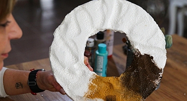 Atık ürünleri dekoratif ürünlere dönüştürme hobisini emekliliğinde meslek haline getirdi