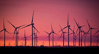 Birleşik Krallık, rüzgâr türbinlerini kapatmak yerine evlere bedava elektrik vermeyi vadetti