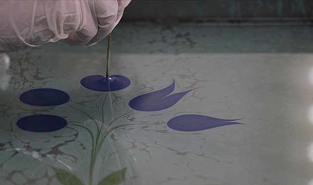 Kadın eliyle genç nesillerle buluşturulan ebru geleceğe taşınıyor