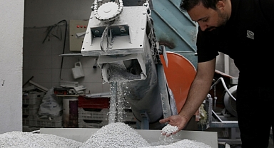 Sıfır atık ilhamıyla kurulan fabrikada sera klipsi üretiliyor