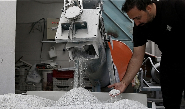 Sıfır atık ilhamıyla kurulan fabrikada sera klipsi üretiliyor