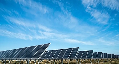 Avrupa'nın en büyük güneş tarlası için 916 milyon avroluk proje gecikmeye takıldı