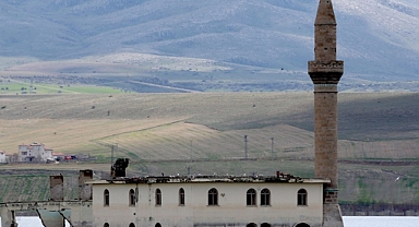 Gümüşören Barajı'nda eski yerleşim yerleri yeniden sular altında kaldı