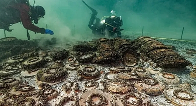 Sualtı arkeologları İsviçre'deki gölden 2.000 yıllık gemi kargosu çıkardı