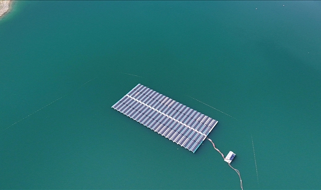 Yüzer güneş enerji santralleri doğal yaşama çatı oluyor