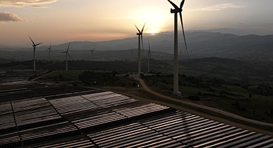 Küresel yenilenebilir enerji kurulu gücü 5 teravatı aşarak 2030 hedefinin yarısına yaklaştı